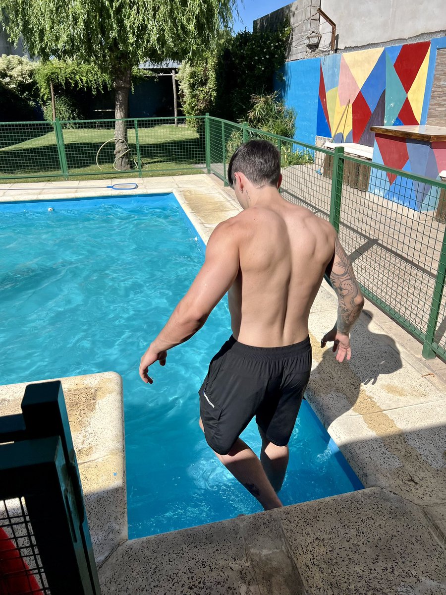 Robleis01's tweet photo. 😎💦☀️⛱️🔥
disfrutando de la vida antes de sacar mucha musica nuevaaa jejejejej https://t.co/oTY0xYfWpE