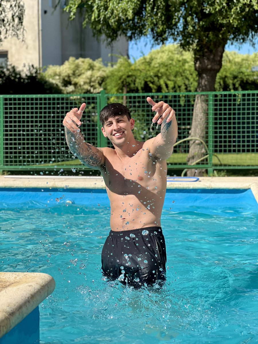 Robleis01's tweet photo. 😎💦☀️⛱️🔥
disfrutando de la vida antes de sacar mucha musica nuevaaa jejejejej https://t.co/oTY0xYfWpE