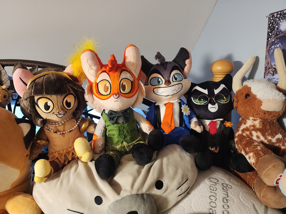 CandyColorWolf's tweet image. The gangs all here!! Freckle and Ivy are absolutely adorable, and I love what they did with Ivys feather!!
#LackadaisyCats #lackadaisy