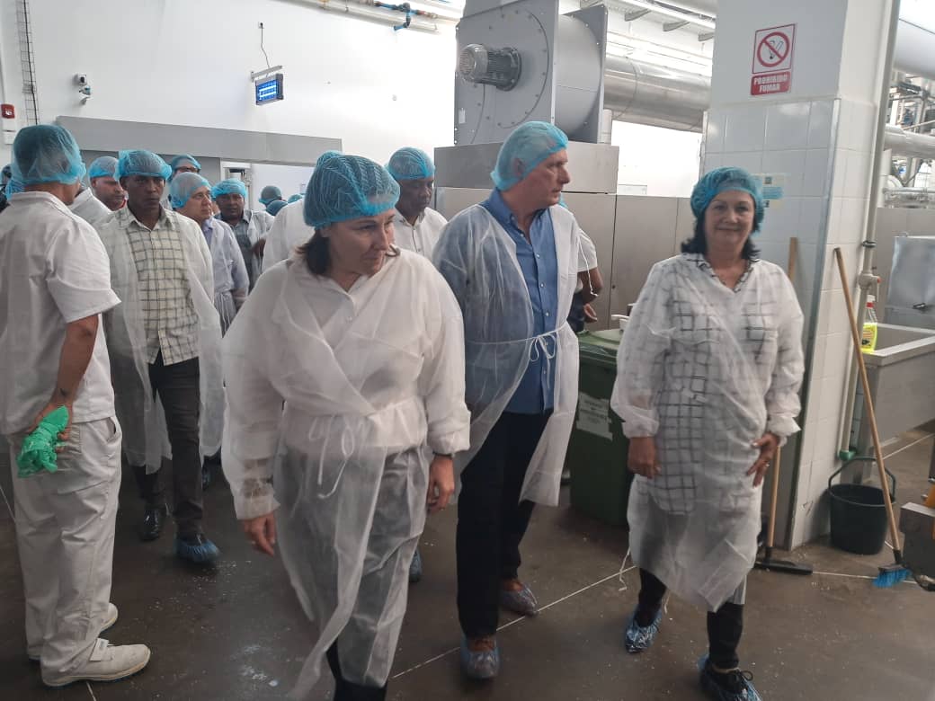 coralsacuba's tweet photo. 🗣| Visita Primer Secretario del Comité Central del Partido y Presidente de la República de #Cuba🇨🇺 @DiazCanelB empresa mixta @PROXCOR_SA en Caibarién.
#CoralsaCuba 
#ProduccionAlimentos 
#VamosConTodo https://t.co/rENHC5PABf