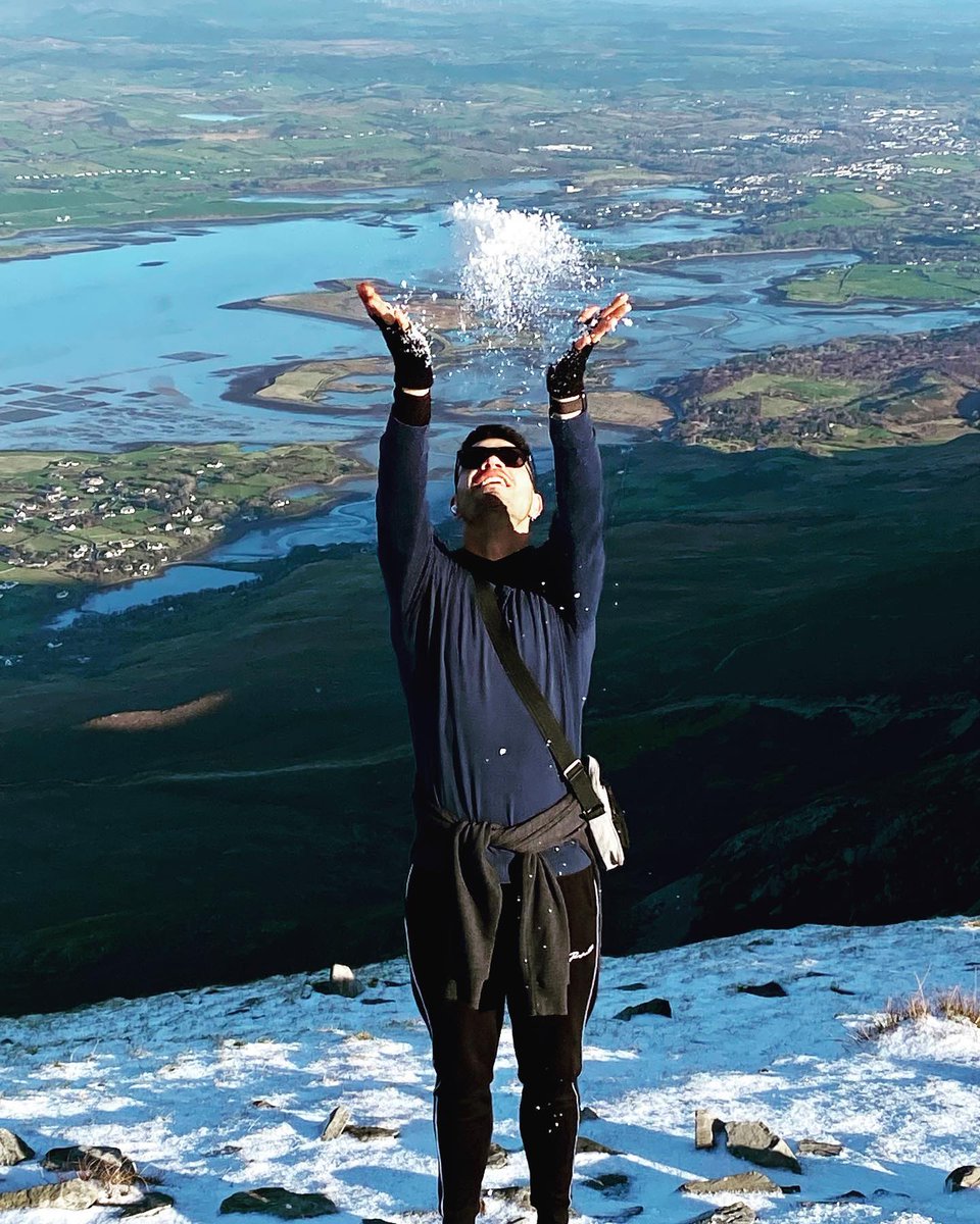 Exploring snowy mountaintops and countryside trails on clear winter days is a thrilling activity. 👉 Find our top tips for hiking in this season see bit.ly/3U82QFQ 📸: @outdoor_wayfarer, @the_boat_shed_westport, @shanemcguiremedia, @rafagrochaa via IG