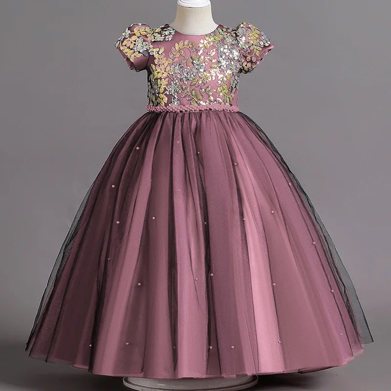 Girls princess gown 
🏷Price: 14000 FCFA
👶Age: DM for available sizes. 
☎️ Call/WhatsApp: 679074634.
🚚 Nationwide Delivery.