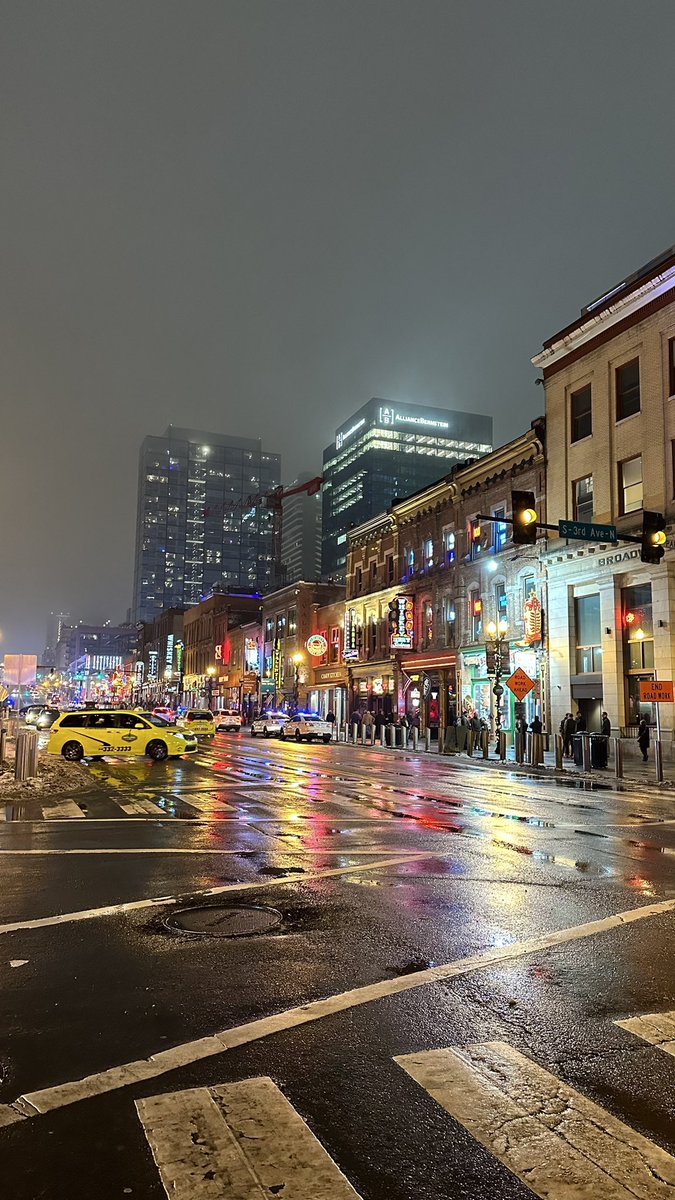 techengineer21's tweet photo. Wrapping up the summit today.
#Bitcoin signal at its best. Been fun to see a bunch of Pleb miner friends, chill in the #Hashtub, and run through Broadway.
Nashville got a lot of life in it! https://t.co/d43dNpd5zo