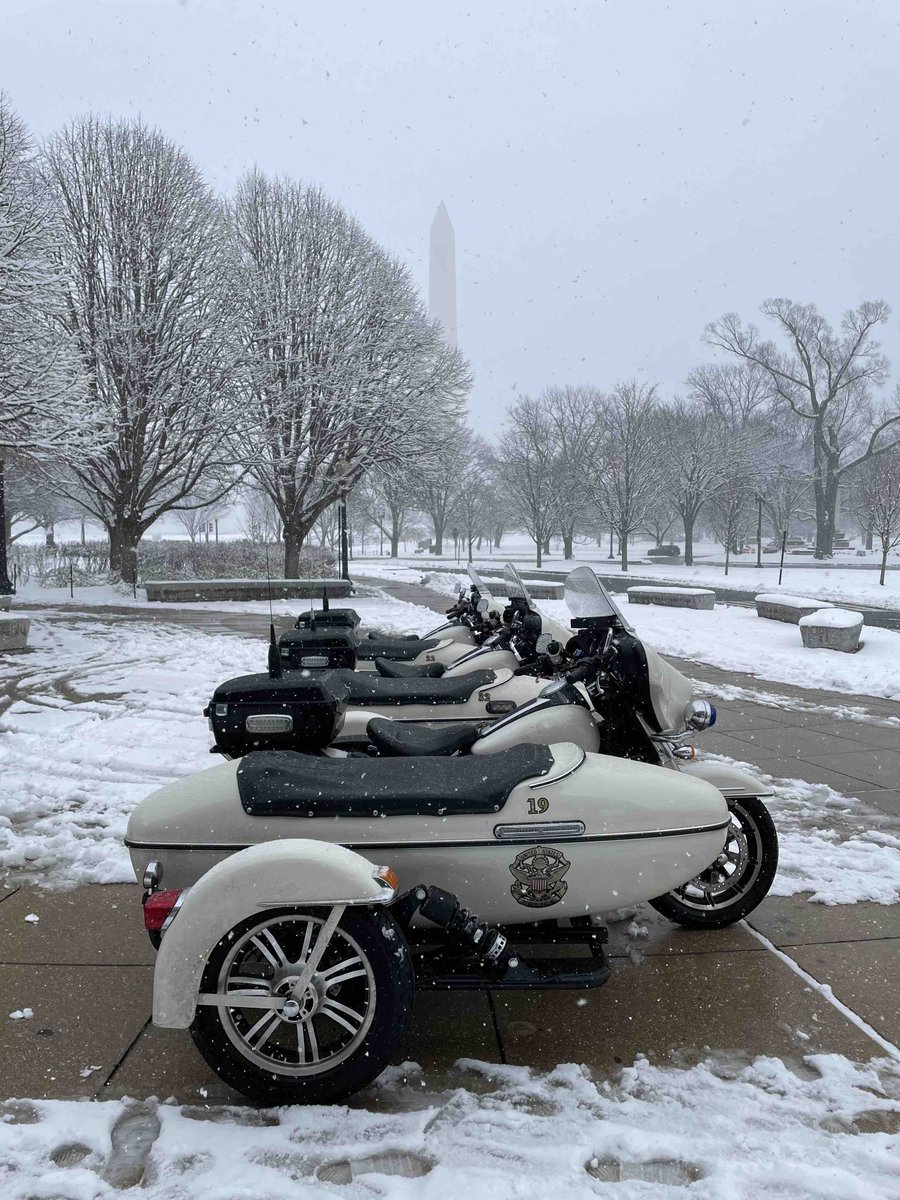 #DYK our Motor Unit provides dignitary protection and patrols the @nationalmallnps 365 days a year.  In the winter months, the Motor Unit uses a sidecar so the officers can ride in all different kinds of weather.

#motorcycles #policemotorcycle #WashingtonMonument