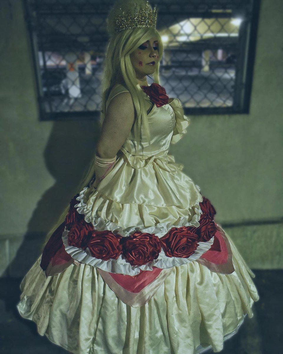 sunflwrsymphony's tweet photo. Okay, but would you let me step on you? 🥀💀 #sonianevermind #danganronpa #remnantsofdespair https://t.co/LMjCfiTfO4