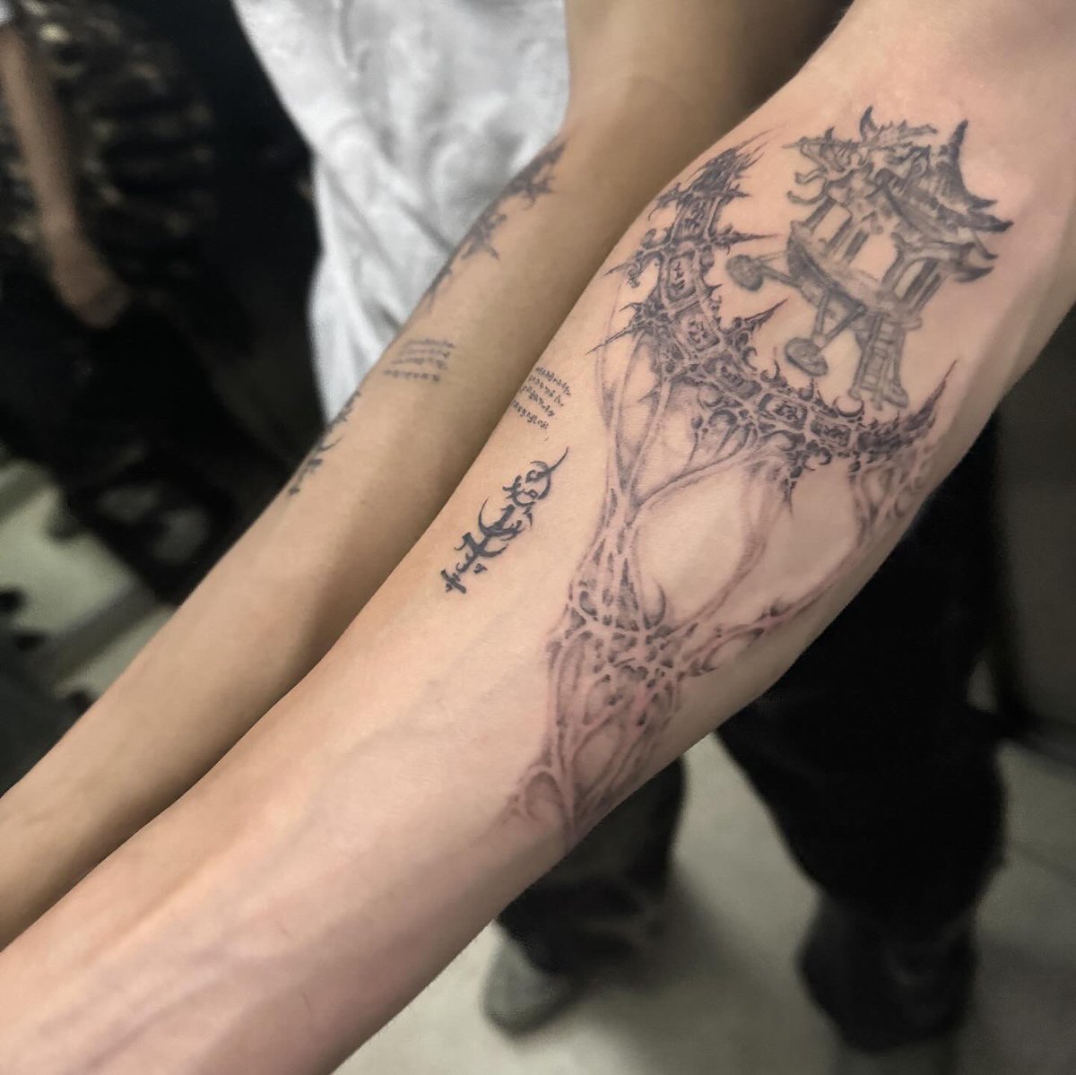 chainsmaiden's tweet image. happy friday fam
some recent tatts #cybersigilsm #ecosigilism xd
peace out s2