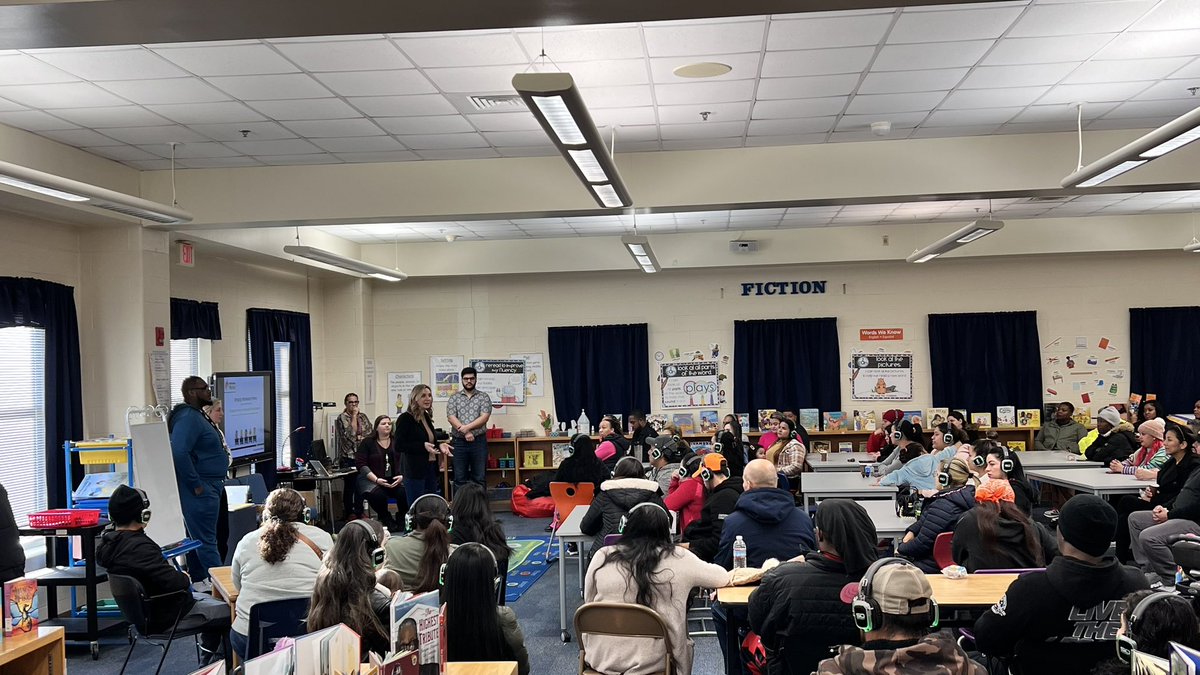 SterlingElemen1's tweet photo. Week 2 of our “Family Fridays” was a hit! Today 1st and 4th Grade families were in attendance. We are so excited to continue to strengthen the school & home connection to build our tigers literacy skills! 📖📝@CharMeckSchools #SkillsBlock #AllBlock @ELeducation #chinupcrownon👑 https://t.co/BrvmuXb3DB