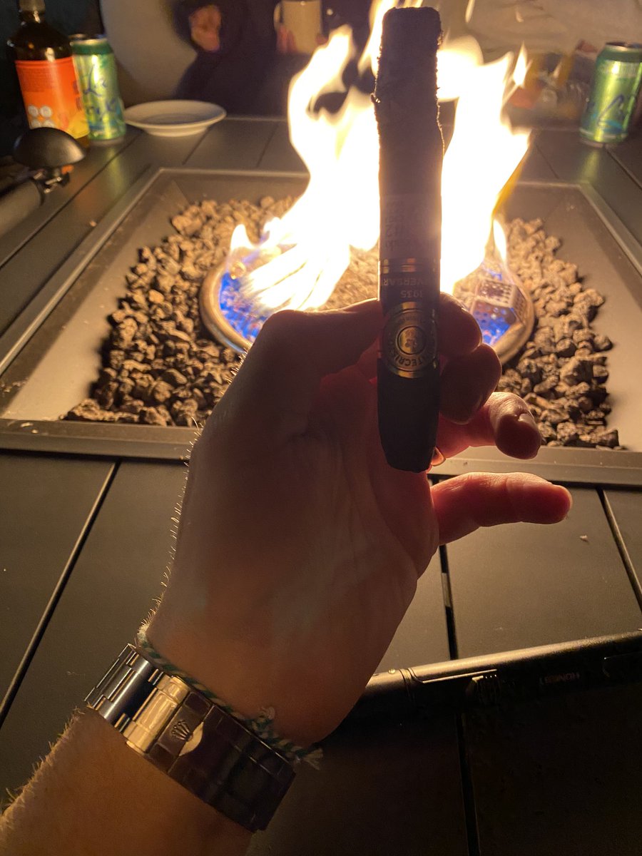 LimitlessNorth's tweet image. Nice night of kicking back. #rolex #cubans #cigar