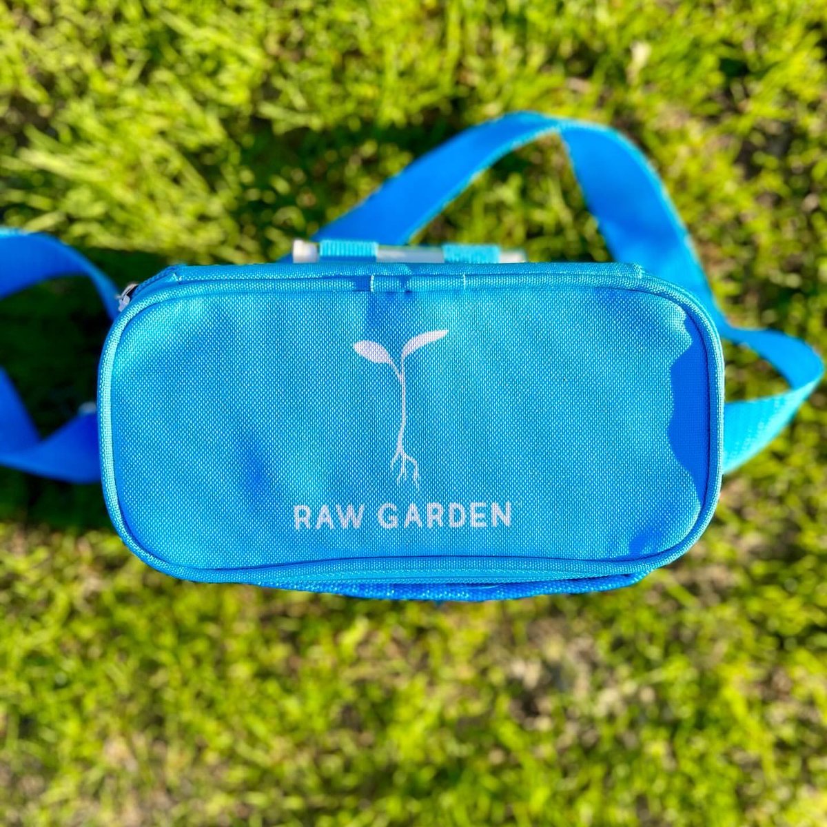 _rawgarden's tweet image. Your taste, your vibes, your feedback – it all matters! 🎊 Tell us, should our Frosting coolers rock the RG green? 👀🌱

📸: @tokiowl

#Frosting #Frostingfeedback #limiteddrop