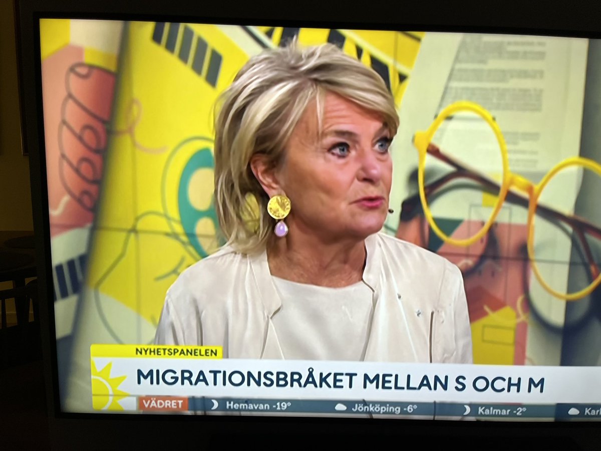 Noterad's tweet photo. Befriande ändå att höra #EvaHamilton på 4an fullkomligt kapa Sossarna @magdandersson och @johanssonmorgan uppenbara lögner om sin #migrationspolitik. ”Tror Sossarna att svenska folket är dumma i huvudet ?”, Vi glömmer aldrig en lögnare. https://t.co/i8hAdSzHY0