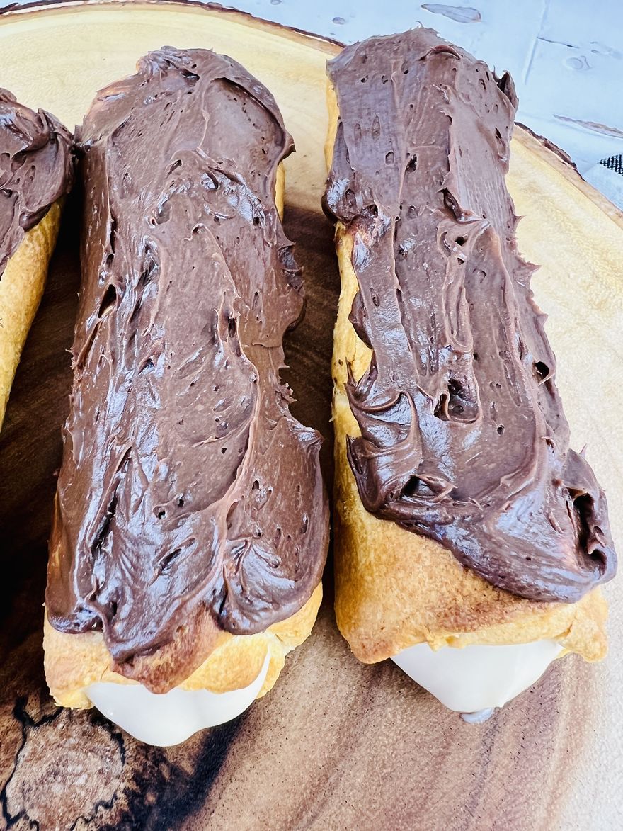 For an easy dessert at the campground, these Campfire Eclairs are a hit! 😋 gorving.com/tips-inspirati… #FoodieFriday #GORVING