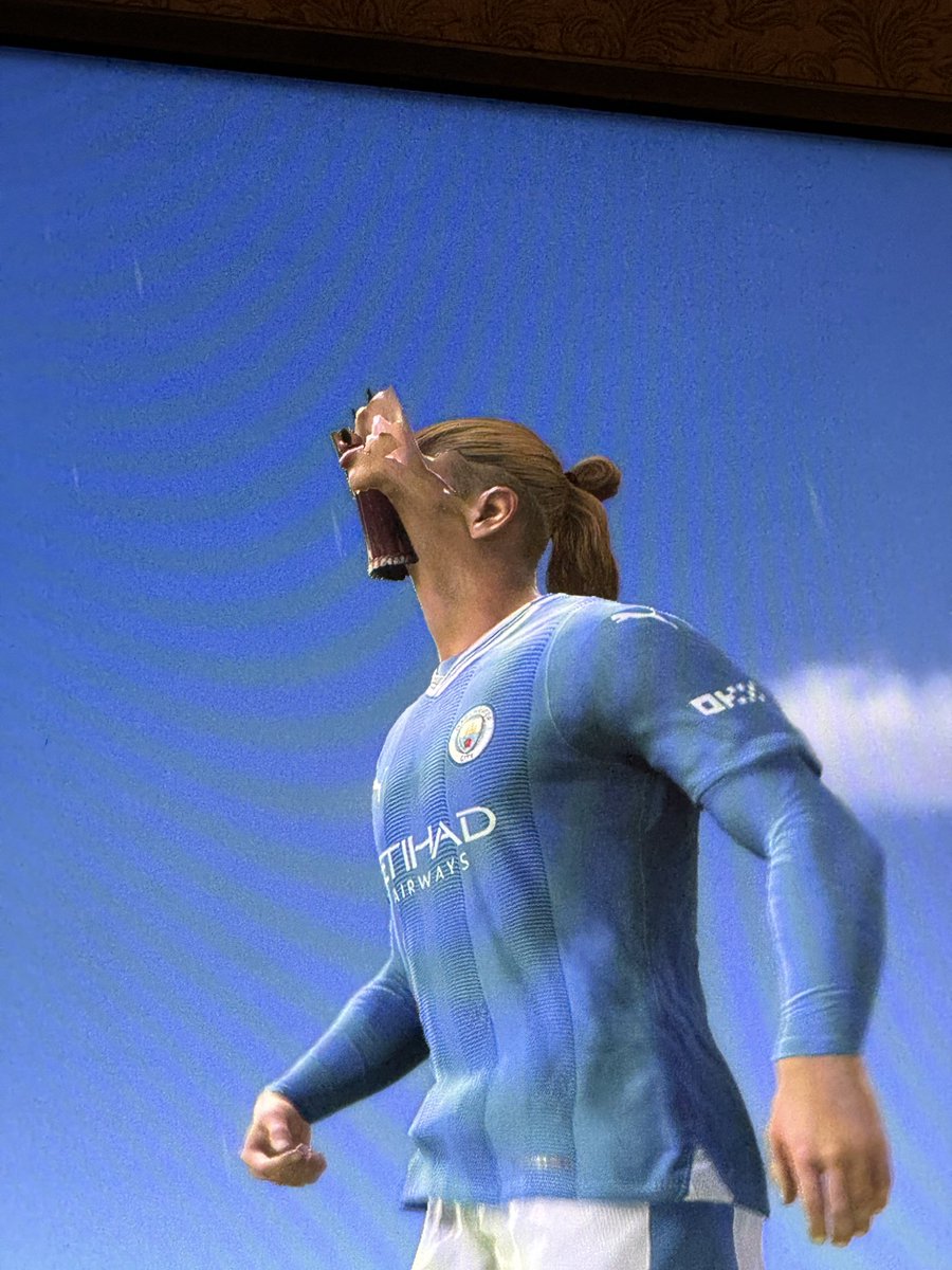 TurkishKanka's tweet photo. @EASFCDirect looks like it worked 
appreciate it @EASFCDirect 
is it how TOTY Haaland looks like? https://t.co/7GaYvMA9fb