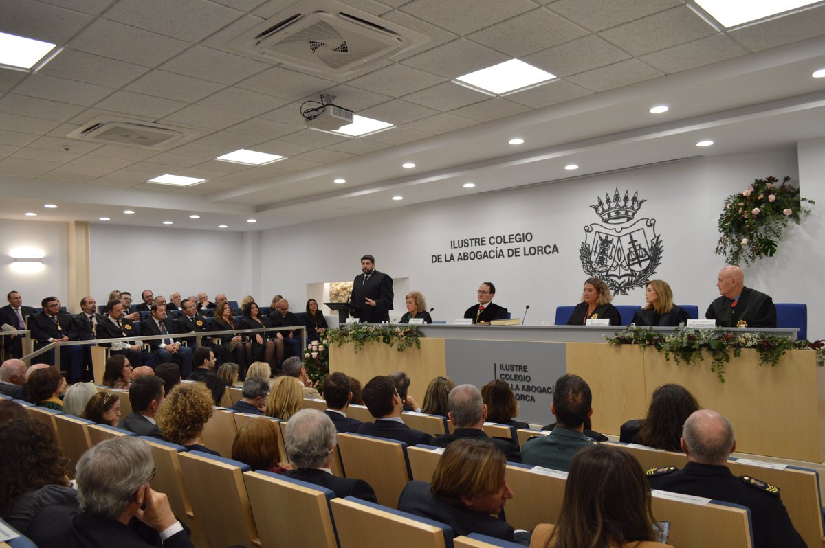 icalorca's tweet image. ➡️Elisa Campoy-López toma posesión como nueva Decana del Ilustre Colegio de la Abogacía de Lorca junto a los miembros de su nueva Junta de Gobierno. ⚖️