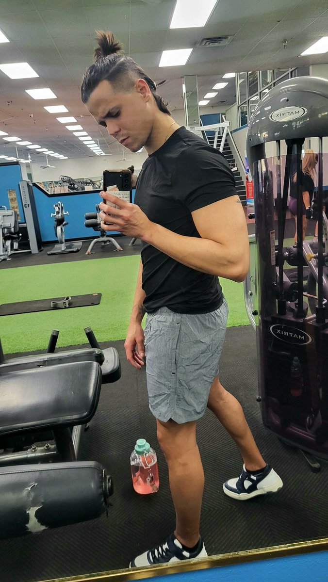 ColinJonhy's tweet photo. Muerto pero en el Gym
#gym #fitness #tampa #gay #cubangay #cuba https://t.co/1EvBgJSPUR