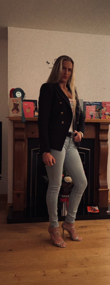 32 today 🙈🤍 out for bday meal 🍹