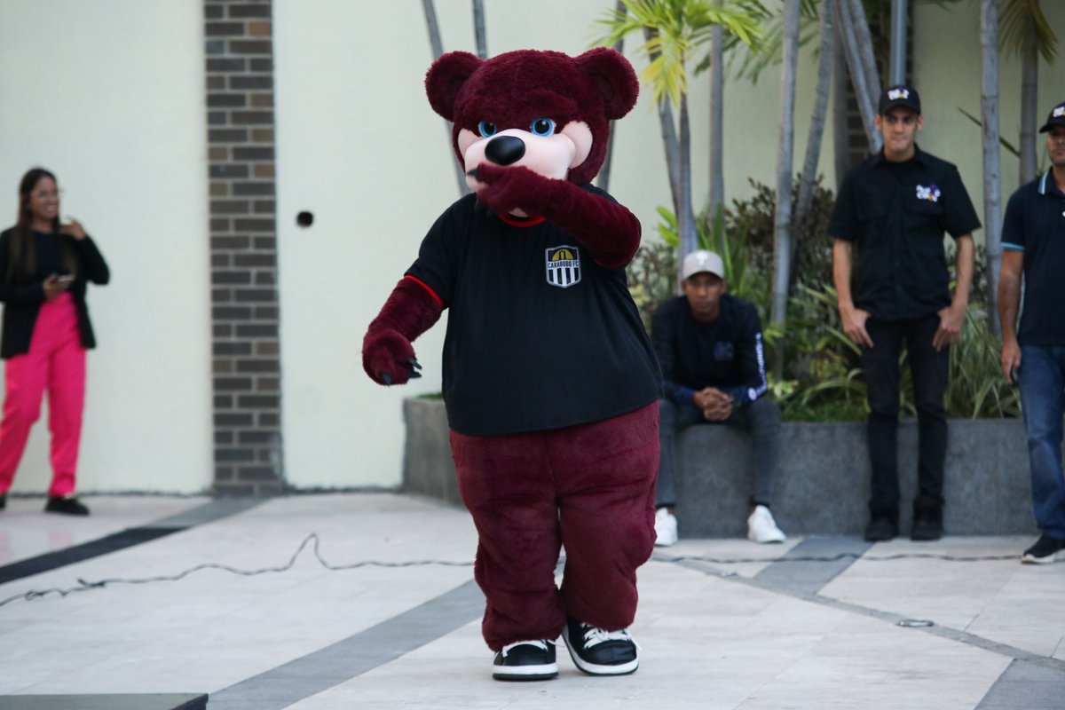Carabobo_FC's tweet photo. 🚨 ¡𝙉𝙪𝙚𝙫𝙤 𝙛𝙞𝙘𝙝𝙖𝙟𝙚! 🚨

Le presentamos a  𝐆𝐚𝐫𝐫𝐚, nuestra nueva mascota para hacer de 2024 un año #MásGranate 🇱🇻 🐻

#GalaGranate 👔 https://t.co/wid7TJQQcX