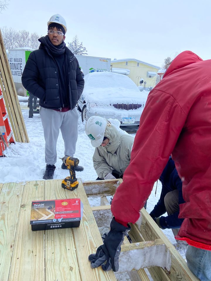 ENGINEERINGatOU's tweet photo. An arctic blast didn’t stop these Sooners Without Borders students from serving a Des Moines, Iowa family, together with Habitat for Humanity, to build a ramp. This is what engineers do – partner with others to make the world a better place, one project at a time! https://t.co/3JFsJ3BJVu