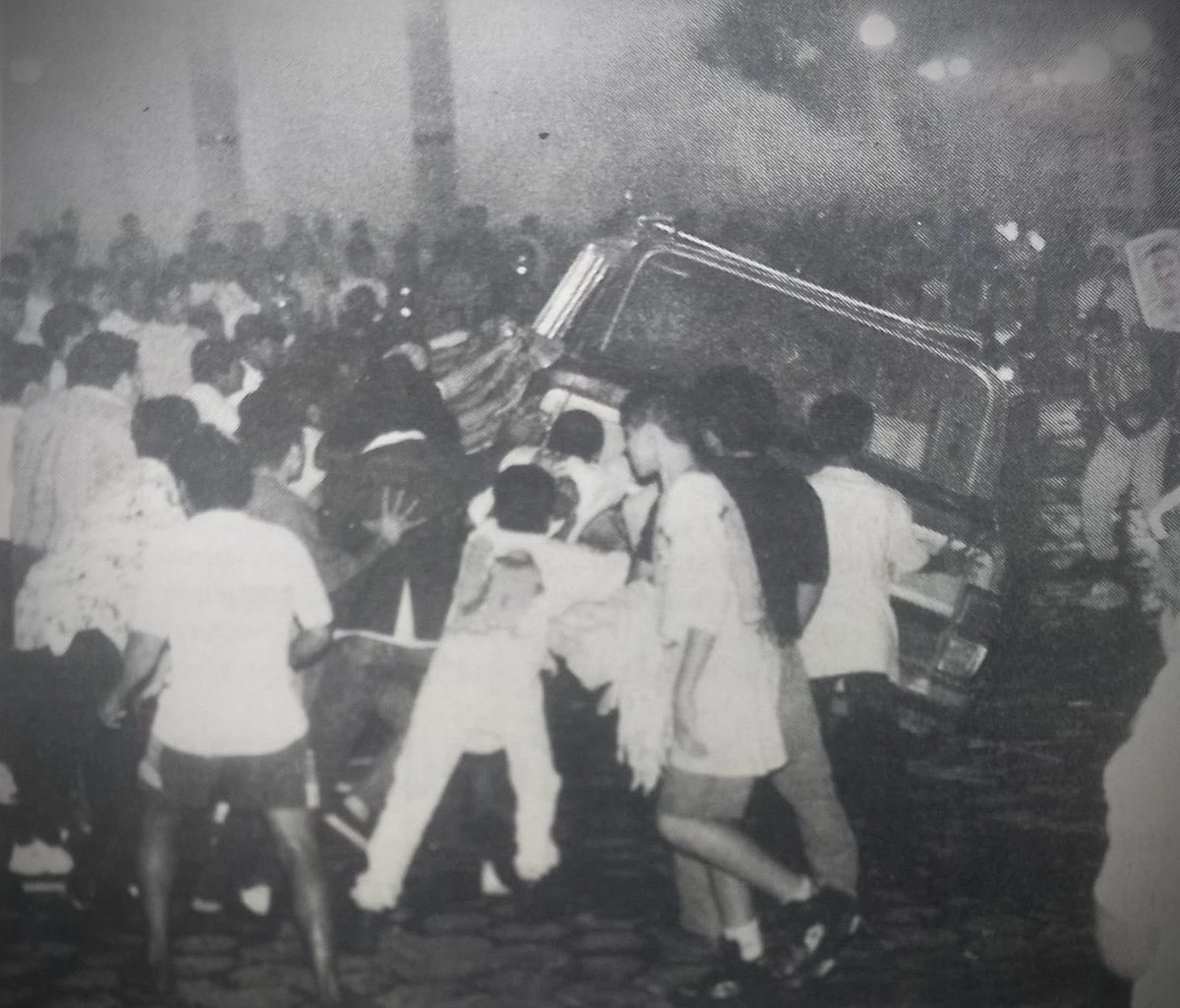 alvaro_delgado's tweet photo. Hoy hace 29 años de la represión en Villahermosa por policías y golpeadores contratados por @PedroJimenezLe2, para que @RobertoMadrazo_ entrara al Palacio de Gobierno después del fraude que cometió. Hoy, @lopezobrador_ es presidente y Madrazo es sólo patrón de @latinus_us https://t.co/T4f2DsE04w