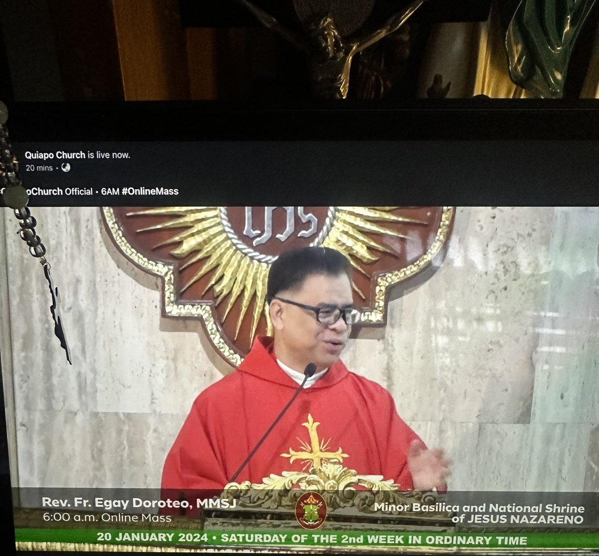 nabunturanguy's tweet photo. One of two Quiapo church priests that I love for their excellent homilies (the other one is Fr Hans Magdurulang), Fr Egay said: “Ibinigay na ng Diyos ang guidelines sa pagpili, pero sino pa rin ang ibinoto? Sino ngayon ang BALIW?” 
The churchgoers were squirming in their seats. https://t.co/TP7ud5coMW