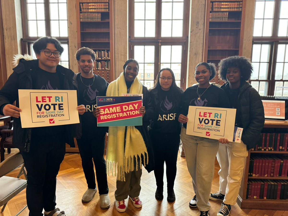 @Ariseducation advocating for #SameDayRegistration! #voting should be accessible to EVERYONE. Studies show that same day voter registration leads to higher voter turnout, especially those historically underrepresented 🗳️ #LetRIVote