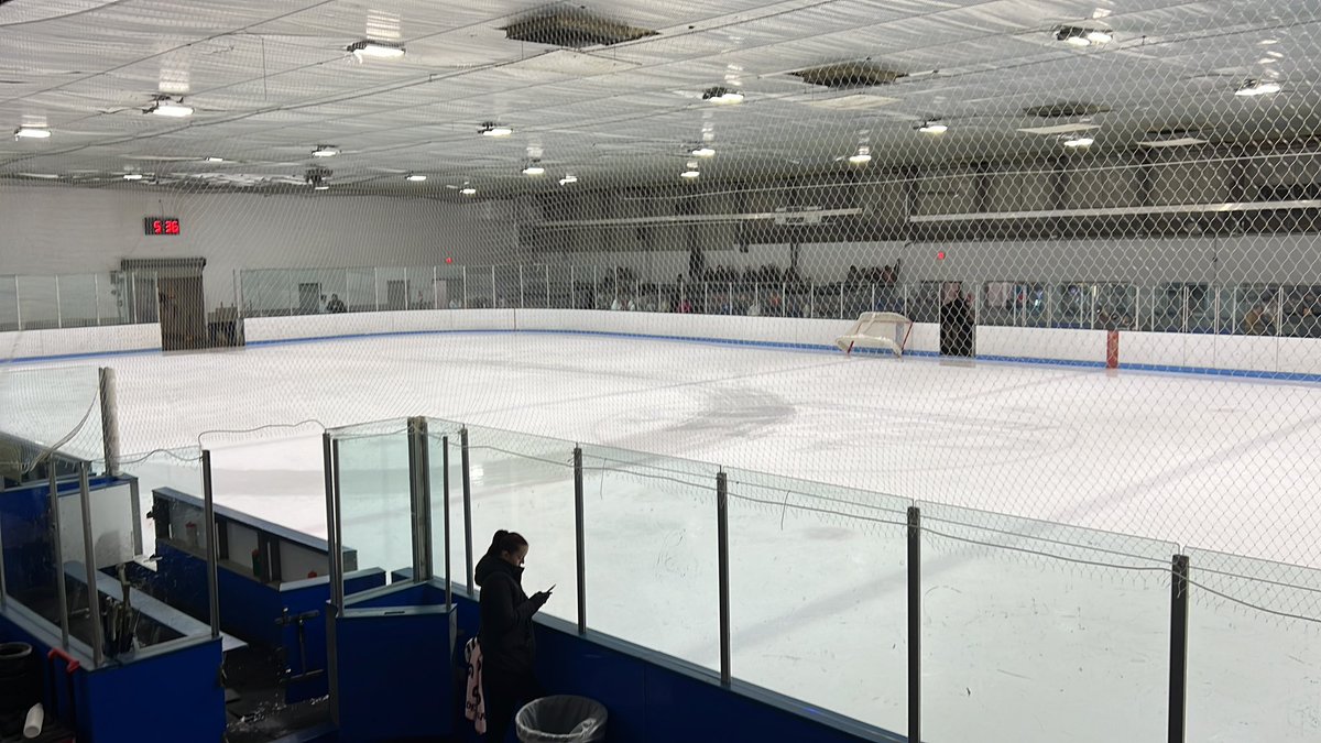 We’re here at the Smead ice rink for tonight’s GOTW!

We’ve got Pope Francis Girls Hockey Visiting the Longmeadow Lancers.

You can catch those highlight plus some high school hoops later tonight on <a href="/WMassNews/">Western Mass News</a> at 11!