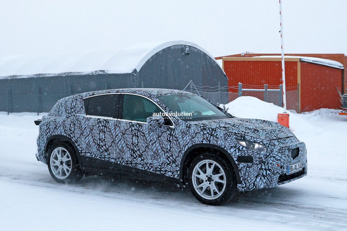 cole_marzen's tweet photo. The Mercedes-Benz EQC successor has been spied cold weather testing with a very polarizing design philosophy. In addition, the CUV will ride on top of the automaker’s all-new MB.EA platform and be offered with over 400 miles of electric range. #MercededBenz #BEVs #EVs #CUVs https://t.co/Oy5hNkq0fu
