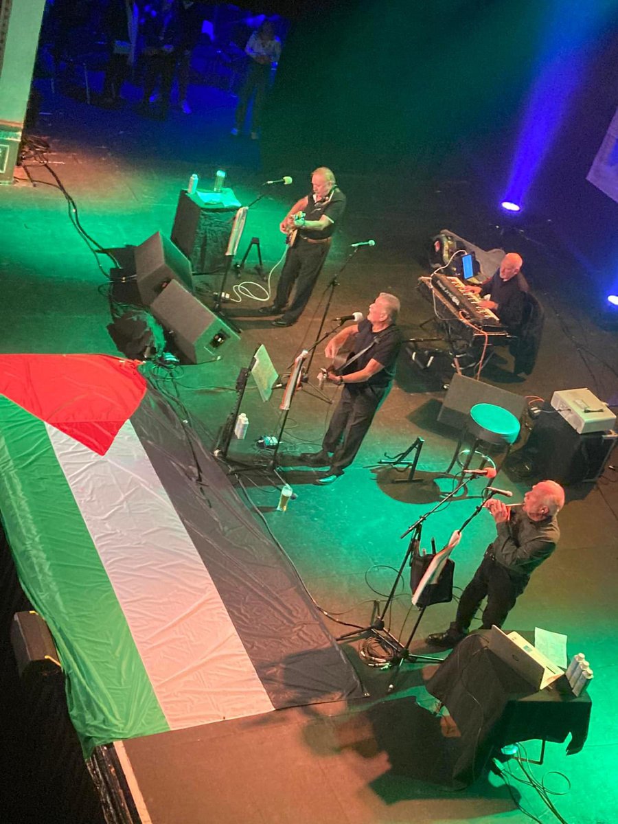 Wolfe Tones frontman Brian Warfield said the band would be interested in representing Ireland at the Eurovision, as long as Israel were not participating in the competition.

If the Israelis do compete, he would prefer Ireland to pull out altogether.