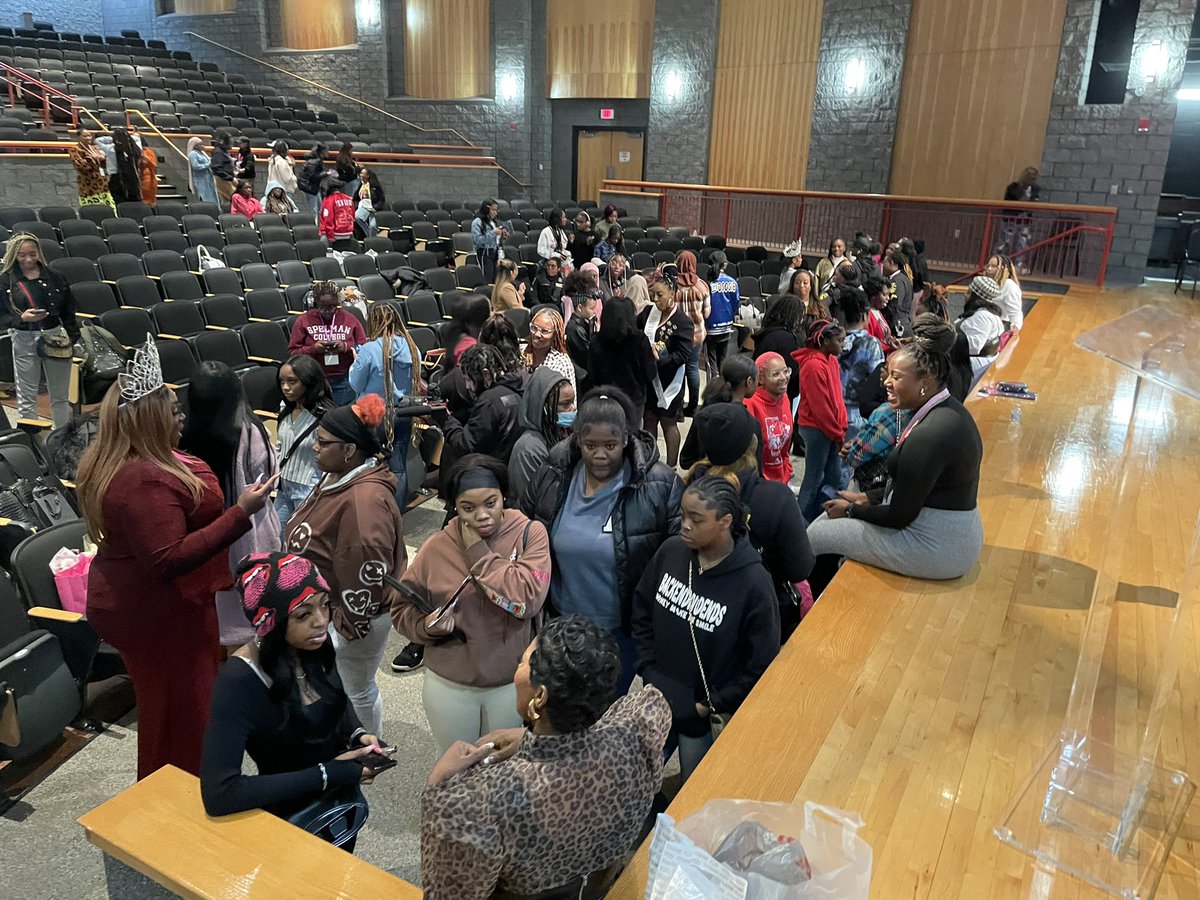 Heart is super full! We had a chance to invite several @Banneker_HS women alumnus to talk with our senior ladies. BHS alum who are doctors, entrepreneurs, and all around professional women that grew up here! Also gave scholarships! @FultonCoSchools @PrincipalGolden @CherisseCamp