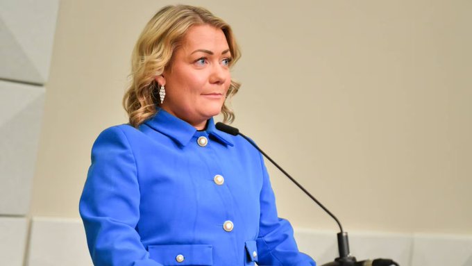 Sandra Borch, ex-Minister for Research and Higher Education. 
(agrarian Senterpartiet)