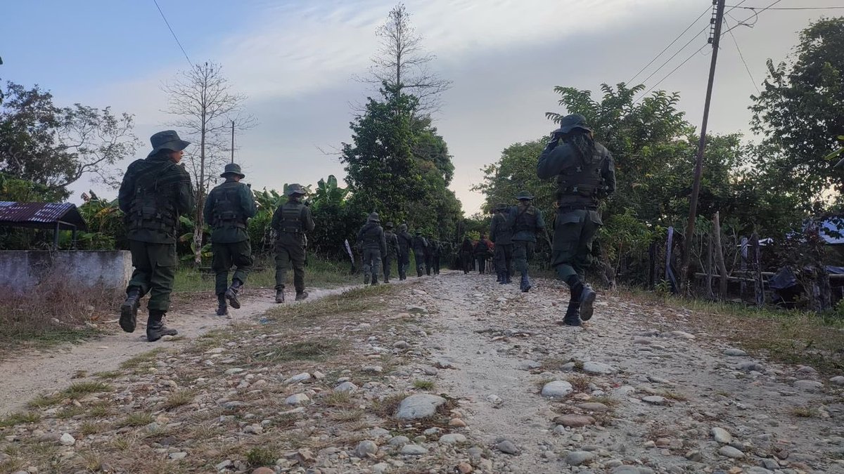 dhernandezlarez's tweet photo. #FANB en la exploración y patrullaje de nuestro eje fronterizo, manteniendo la integridad y seguridad de la patria ! 

#IntegrarEsVencer https://t.co/yvmm1DM4C2