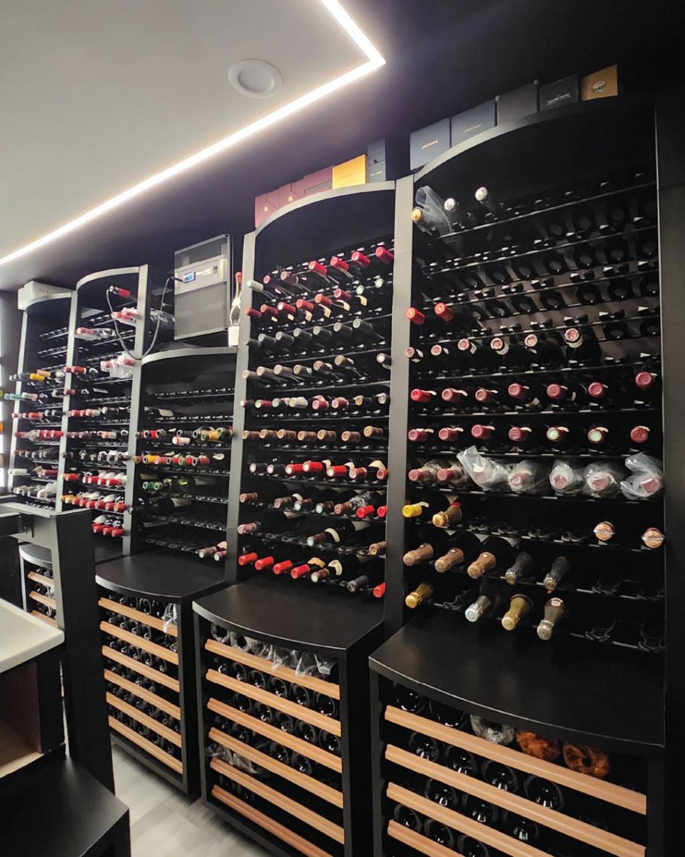 No. 25 on our Top 100 Wines of the World 2023 list is the 99-point D?nnhoff Riesling Nahe Hermannsh?hle GG 2022. It has staggering concentration yet is very light on its feet. Breathtaking drive and energy with notable wet-stone minerality. Read more: jamessuckling.com/wine-tasting-r…