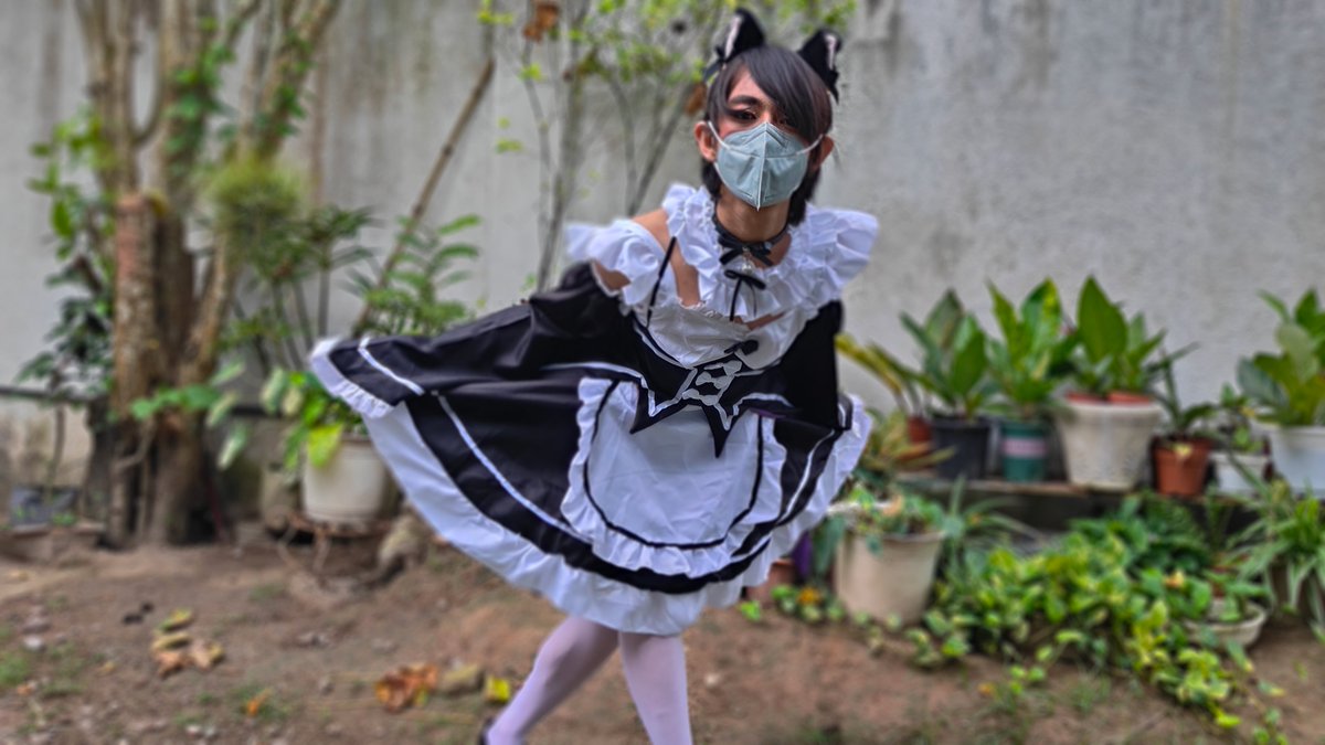 PyreInite's tweet image. The world's cutest and most adorable maid is here~. I just hope I can live up to all your expectations! o(≧∇≦o). Thanks again to @owlreave and @Readable001 for funding the dress. Stay tuned for more, cause I'm planning on a maid dress stream sometime🔥🔥 #PyreMaid #Cosplay