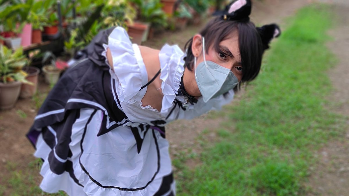 PyreInite's tweet image. The world's cutest and most adorable maid is here~. I just hope I can live up to all your expectations! o(≧∇≦o). Thanks again to @owlreave and @Readable001 for funding the dress. Stay tuned for more, cause I'm planning on a maid dress stream sometime🔥🔥 #PyreMaid #Cosplay