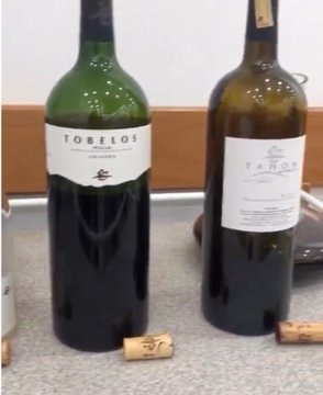 These are some top bottles we've tasted from Bordeaux's 2021 vintage so far. Although it was a challenging year, several producers managed to deliver decent-quality bottles that are in general fresh and balanced, with finesse, and classicism. Read more: jamessuckling.com/wine-tasting-r…