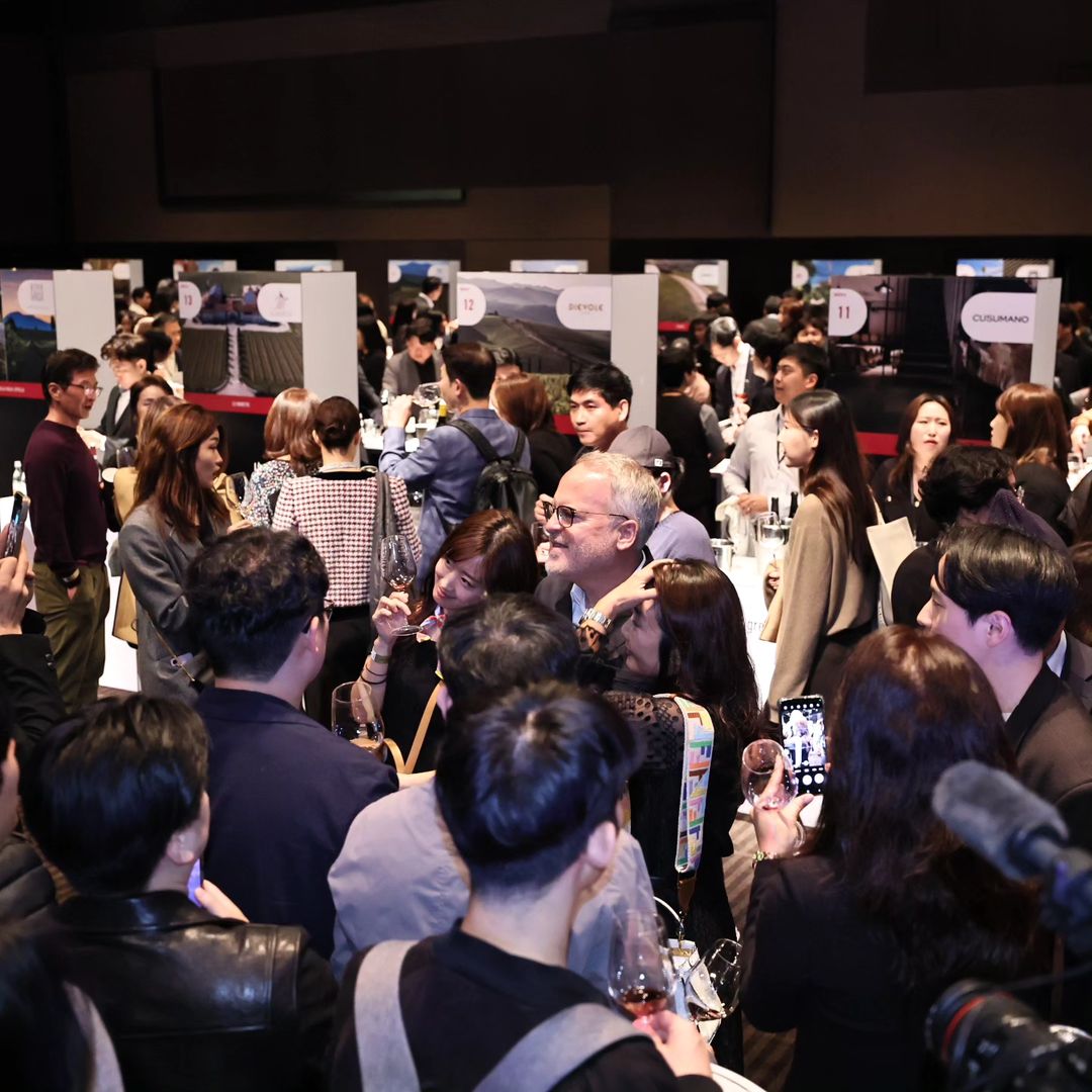 Konrad Salwey made the Salwey Baden Sieben Winter 2016, a top cuvee of pinot gris &amp; chardonnay that Senior Editor Stuart Pigott described as astonishing. It has enormous structure, textural complexity &amp; umami, yet has a remarkable freshness. Read more:  jamessuckling.com/wine-tasting-r…