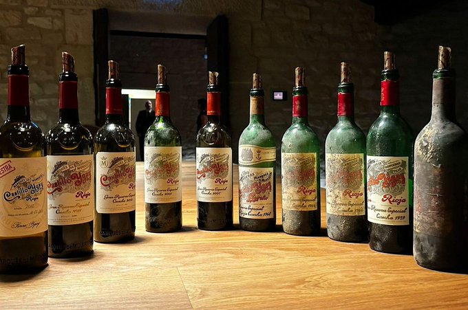 This is one of  our Top 100 Wines of the World 2023 list. A cool nose of white peach and wild herbs pulls you inexorably into the tunnel of incredibly intense wet stone minerality on the medium-bodied palate. Read more and see the full list here: jamessuckling.com/wine-tasting-r…