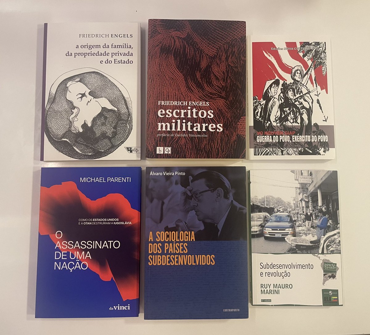 Agradeço aos camaradas <a href="/assimdisseojoao/">Marechal Kim João-Un</a> , <a href="/jonesmanoel_PE/">Jones Manoel</a> e <a href="/NildoOuriques/">Nildo Domingos Ouriques</a> pelas indicações de livros em seus vídeos.
Quero muito ler para ajudar na militância em busca da superação da alienação da classe trabalhadora.
Uni-vos ✊🇧🇷