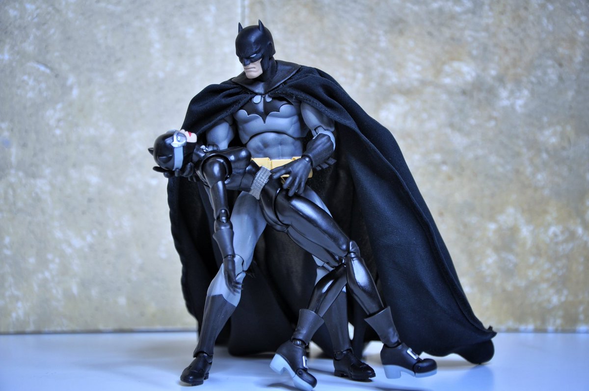 yellowsurfer80's tweet image. Recreating comic book images.

#brokecollector80 #ihavemoretoysrhanyourkids #geekzone #zetravelinggeek #poisonivy #batman #batmanhush #catwoman