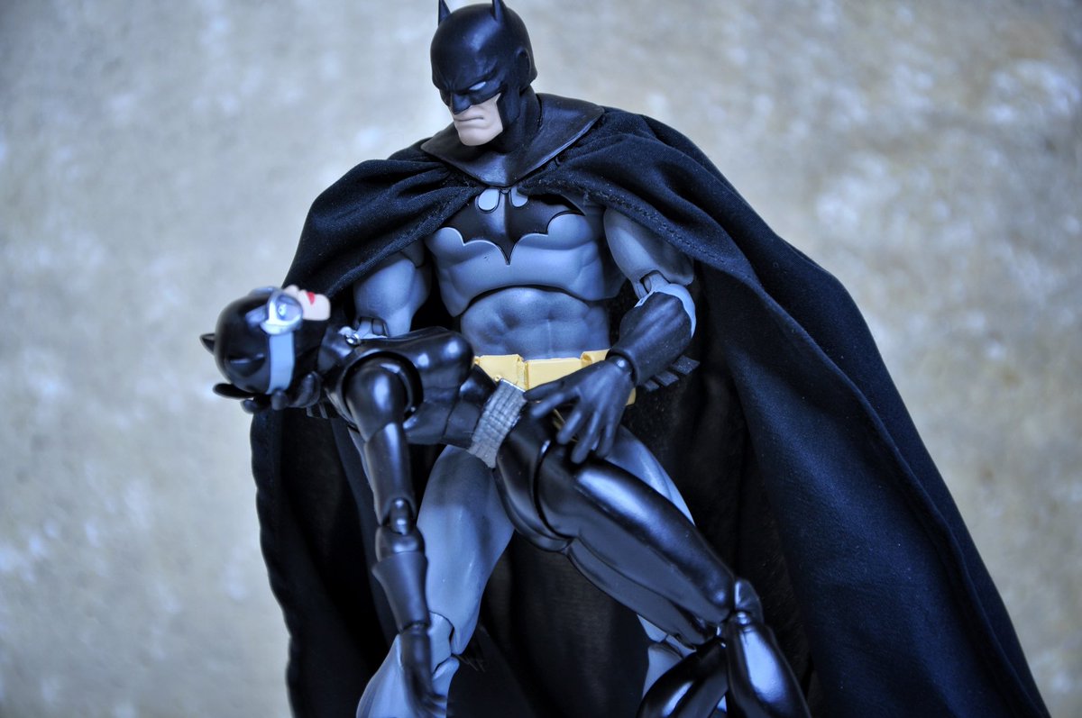 yellowsurfer80's tweet image. Recreating comic book images.

#brokecollector80 #ihavemoretoysrhanyourkids #geekzone #zetravelinggeek #poisonivy #batman #batmanhush #catwoman