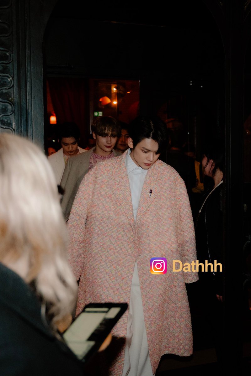 Dathhh's tweet photo. TOMORROW X TOGETHER at Dior After Party
#TomorrowXTogether #BEOMGYU #DiorWinter24 #YEONJUN #HUENINGKAI #SOONBIN #TAEHYUN https://t.co/mwrI0CZVVC