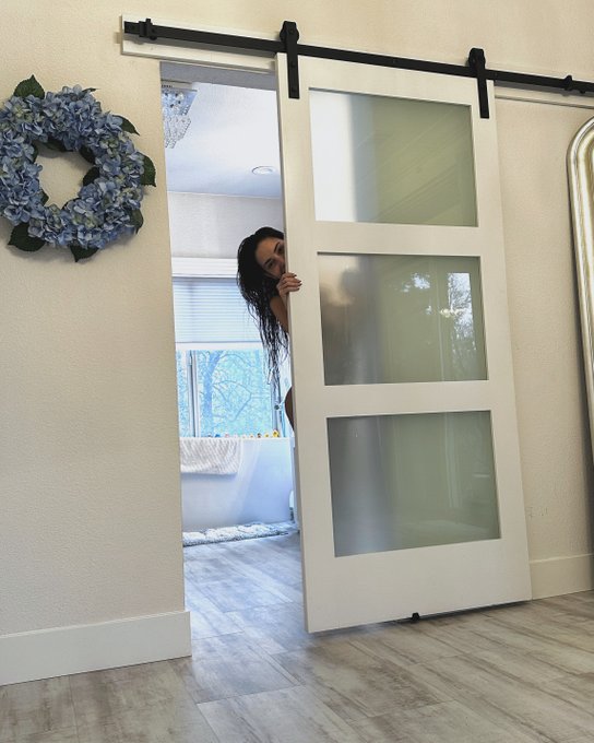 🫣 https://t.co/Jt1GYQLXIQ https://t.co/98l4b9tlrG