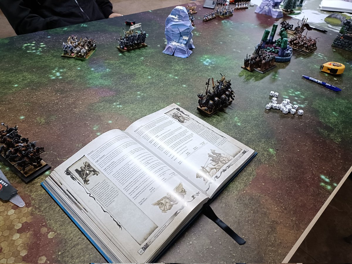 KarakYakka's tweet photo. Primeras partidas a 500 y 1000 puntos de TOW. Se nos han hecho las 2:30 de la madrugada.#warhammer #TOW https://t.co/MD3Re5S3oe