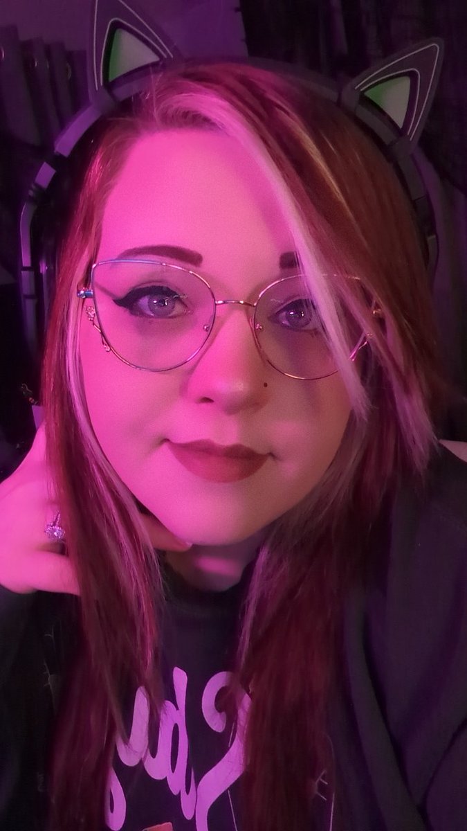 What are we doing tonight? Come find out!
#horrorstreamer #girlgaming #twitch #community 
Link below!