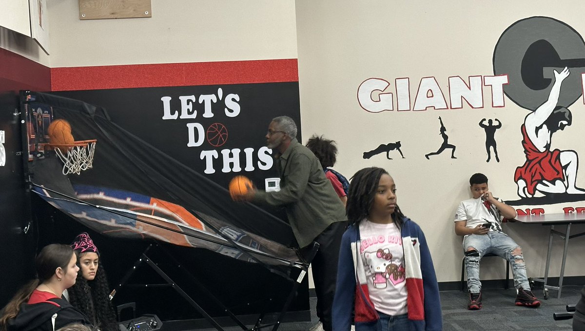 GiuntaMS_HCPS's tweet image. Celebrating student success from state PM assessment gains &amp;amp; leveling up in the Giants Den! Go Giants! #StudentSuccess @MrYoung89139272 @TransformHCPS @VanAyresHCPS