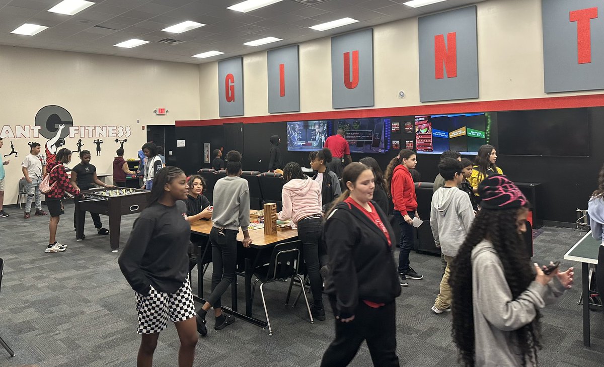 GiuntaMS_HCPS's tweet image. Celebrating student success from state PM assessment gains &amp;amp; leveling up in the Giants Den! Go Giants! #StudentSuccess @MrYoung89139272 @TransformHCPS @VanAyresHCPS