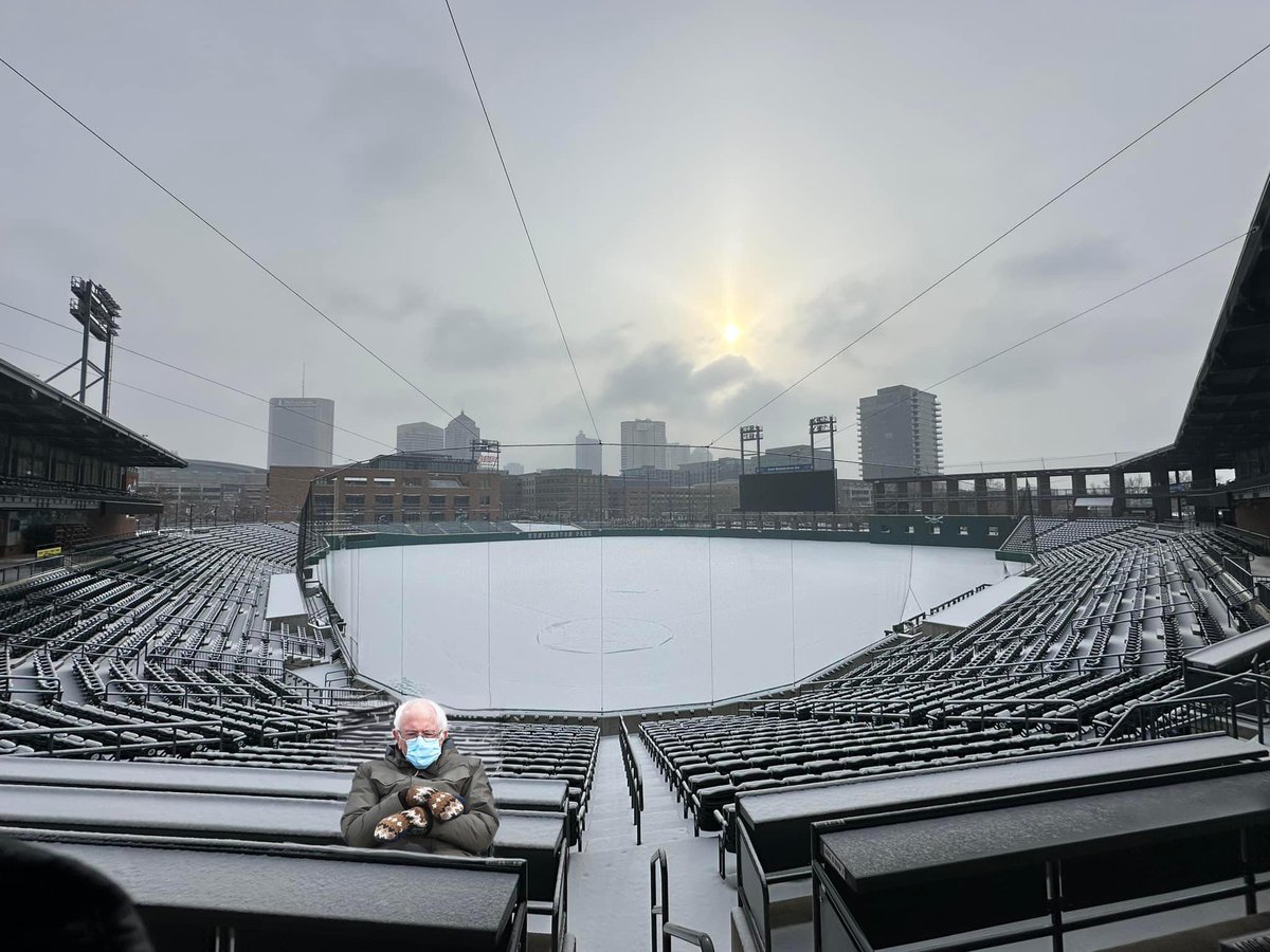 The Columbus Clippers posted a beautiful picture of snowy Huntington Park, taken today. I felt it lacked a subject for perspective though, so I fixed it. #pixelmatorpro #beautifulballpark #slowservicethough #columbusclippersringyourbell