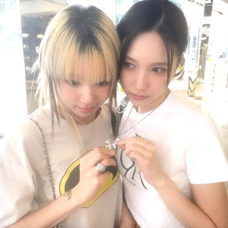 mininggie's tweet image. BUSCO
MUTUAALS !

★ Oaa, soy nueva en #kpoptwt y busco mutis&amp;lt;3

★She/her | ENTP 3w4 | 08' line

♡: Twice, Mitski, Leon Larr.
      Escucho todo tipo de música 

- Hablo mucho, agarro confianza rápidp,  jugaríamos videojuegos, ver rave y más:3

- Respeto fandoms

♡ = mutis!