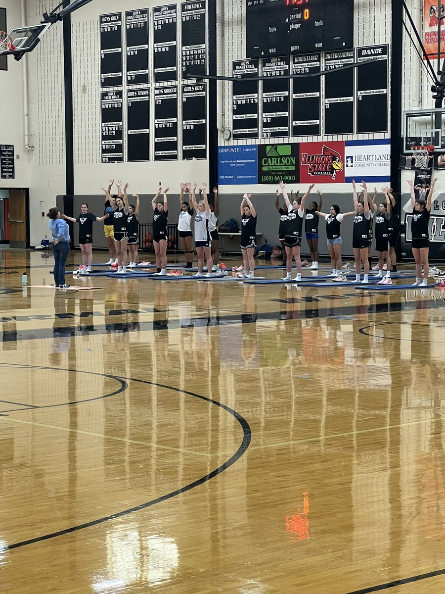 NormalWestGBB's tweet photo. @NormalWestGBB getting some yoga in with Mrs Herren https://t.co/HpgAk6xD5B