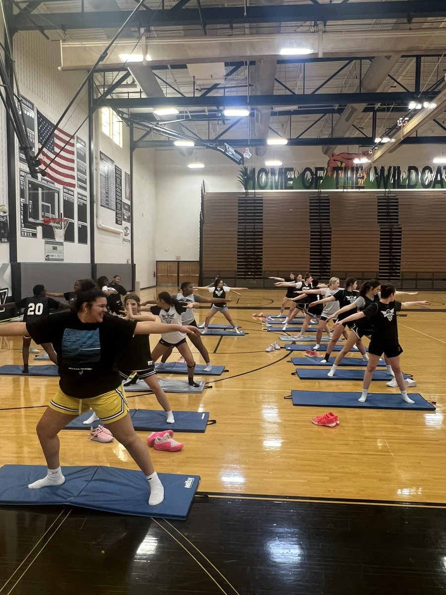 NormalWestGBB's tweet photo. @NormalWestGBB getting some yoga in with Mrs Herren https://t.co/HpgAk6xD5B