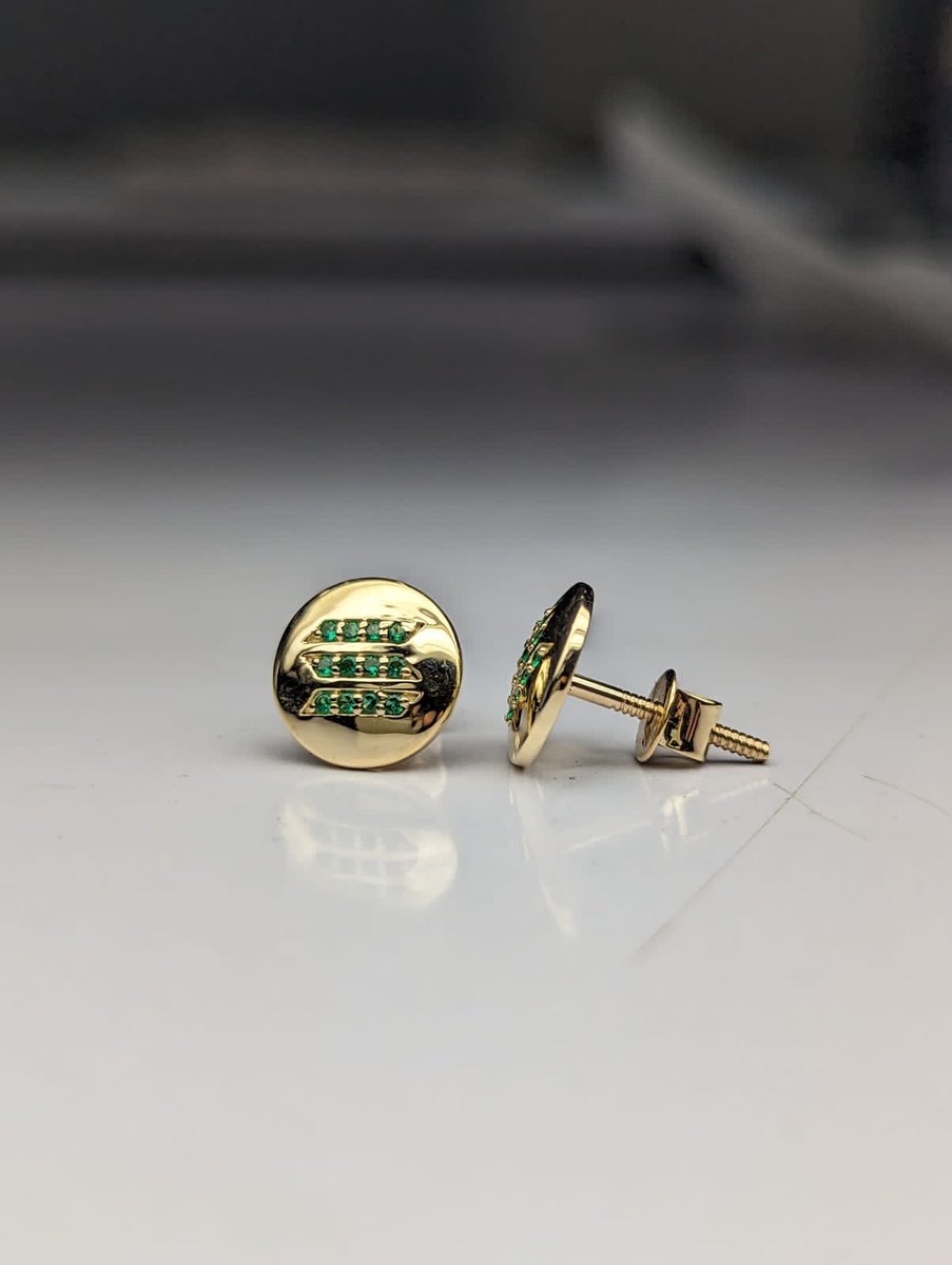 Confidencevvs1's tweet photo. We finished these @solana inspired earrings that I made for my brotha Byrd @Bravo006i faithfully wears em everyday while sol is ripping ! 💰 https://t.co/fwb7vAnKAs